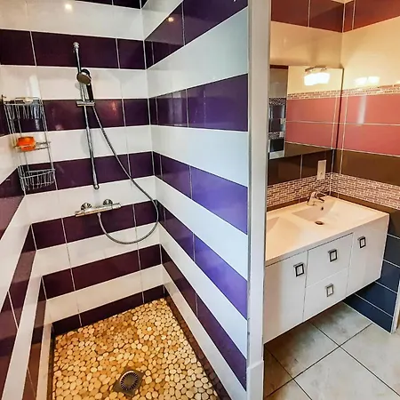 Two-bedroom In St Michel Chef Chef Vakantiehuis
