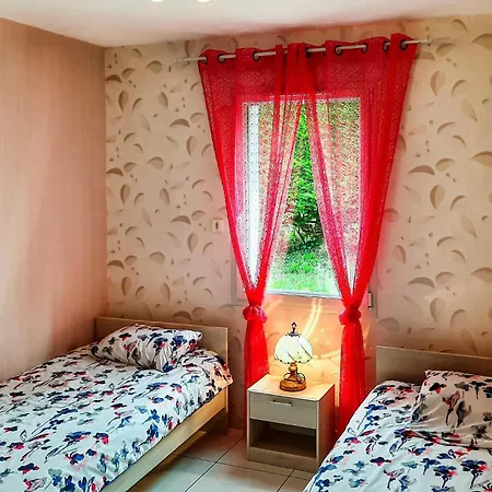 Vakantiehuis Two-bedroom In St Michel Chef Chef