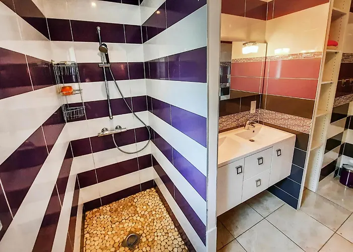 Two-bedroom In St Michel Chef Chef Nyaraló